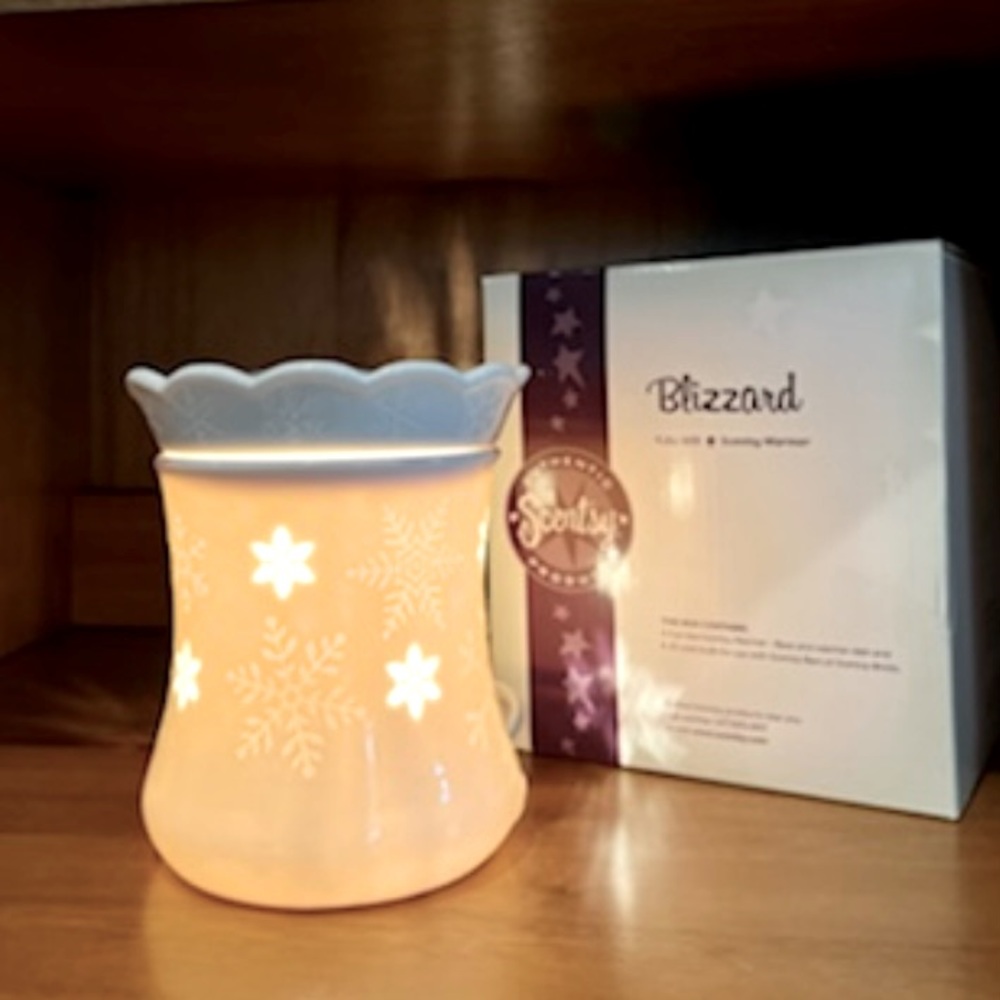 Scentsy Blizzard Full Size Retired Warmer New in Box